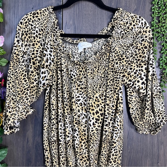 ¥💙2/$40💙Jon Den Leopard Printed Scoop Neck Blouse Size Medium - Picture 4 of 15
